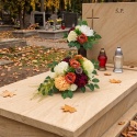 Elegancki komplet nagrobny z różą i chryzantemą